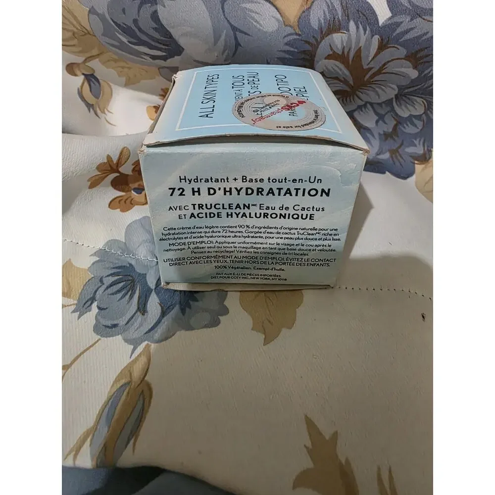 CoverGirl Clean Fresh Weightless Water Cream Hydrating Moisturizer 60mL